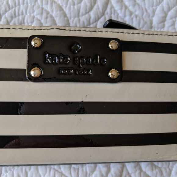 Kate Spade Large Bi-Fold Wallet - Picture 4 of 9